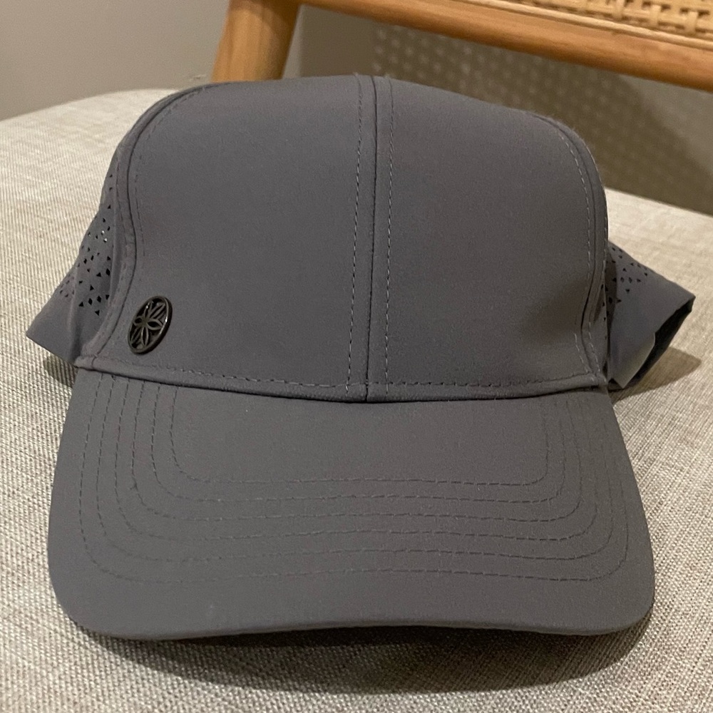 Gaiam gray cap - Picture 3 of 4